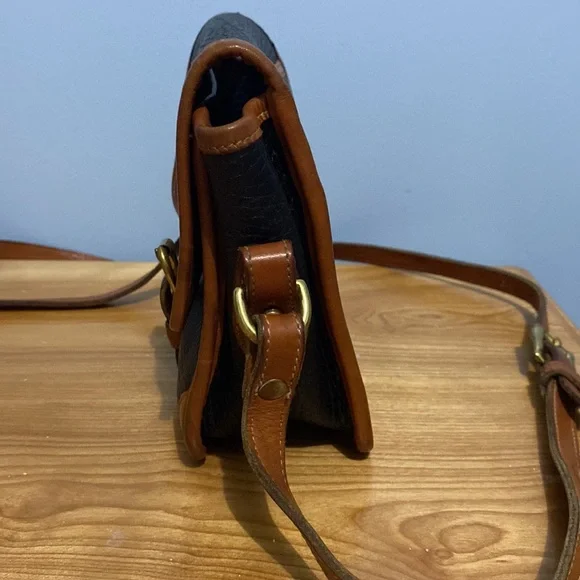 Dooney & Bourke black leather crossbody bag - Picture 4 of 12